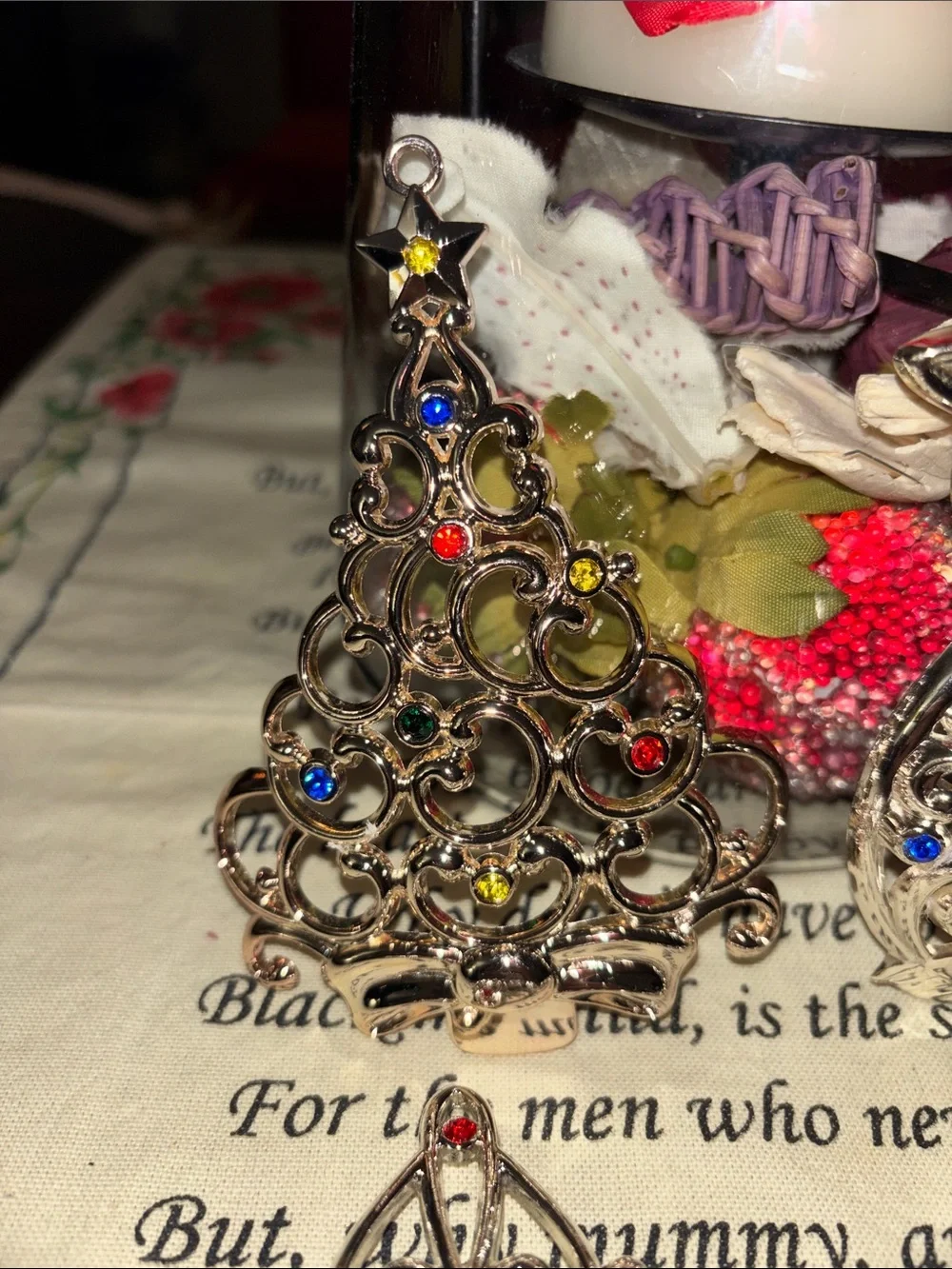 N/A contains ornaments